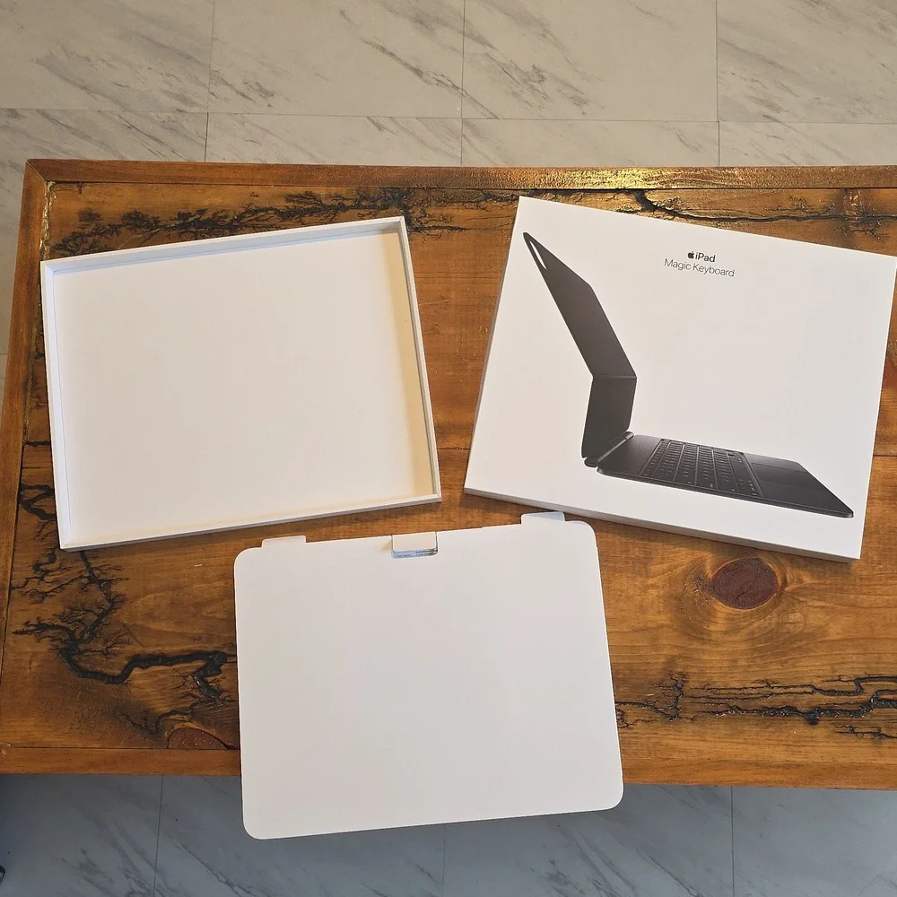 iPad Magic Keyboard EMPTY BOX (No Keyboard)